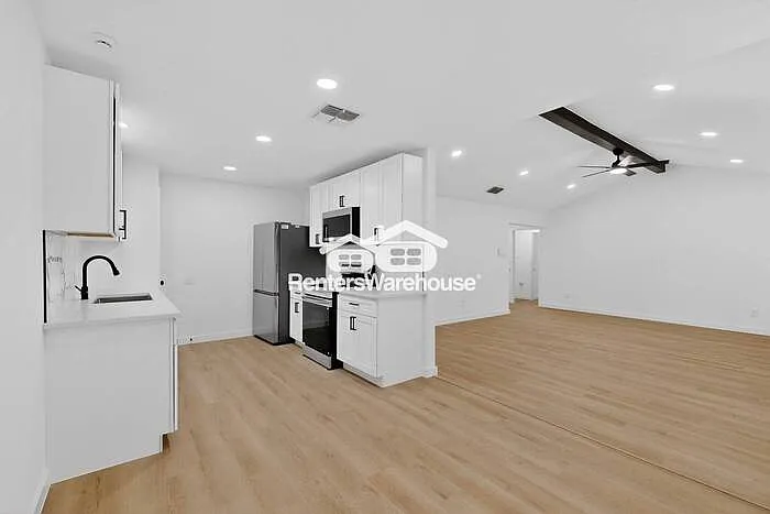 6529 Blue Grass Dr — Photo 10