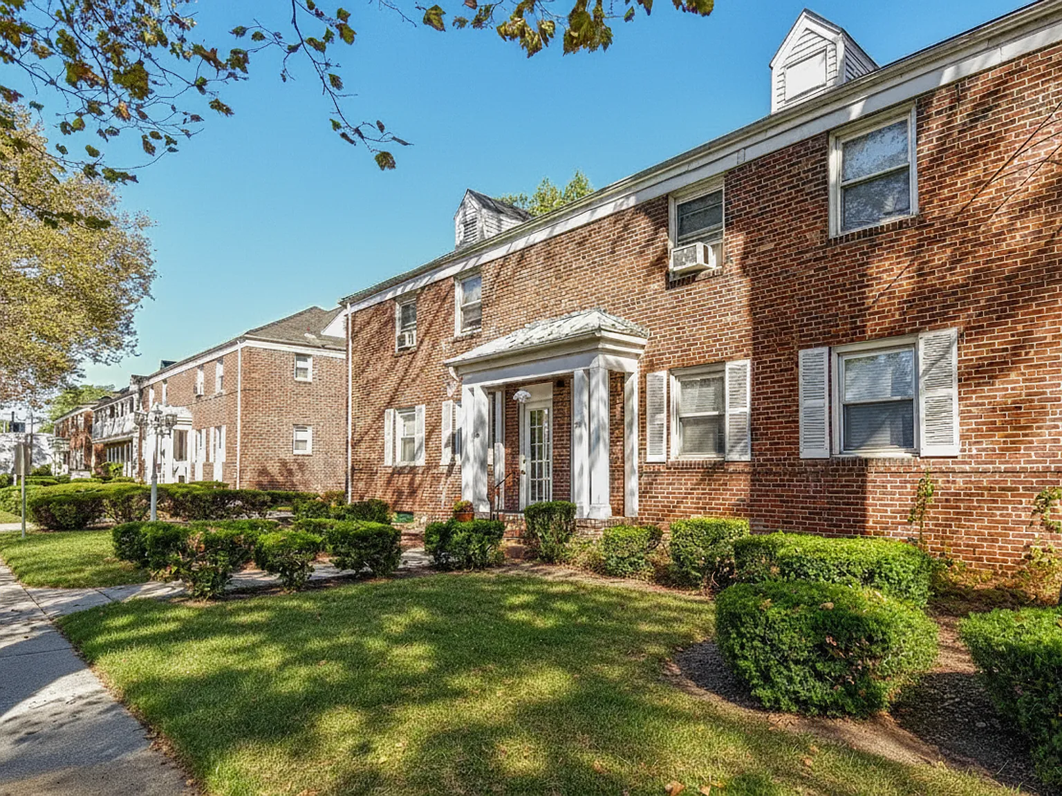 Hazelwood Apartments — Photo 1