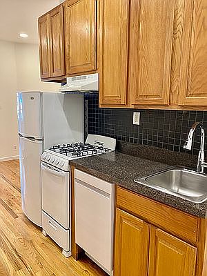 4th image of 340 W 17th St APT 3B