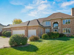 718 Cornwall Cir, Sugar Grove, IL 60554