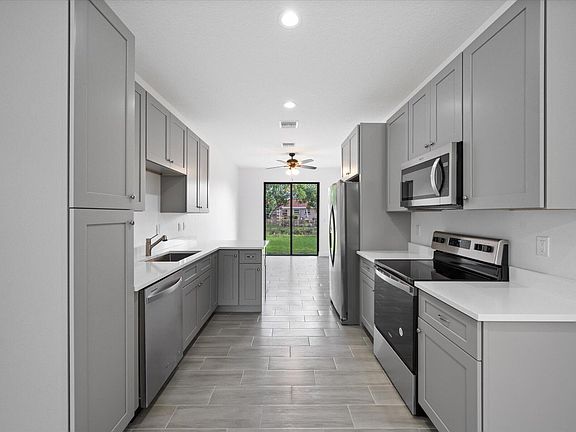 3rd image of 141 W 16th Street