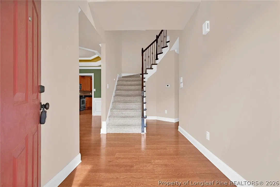 3 bed, 2.5 bath, 2600 sqft, $1,995 — Photo 3
