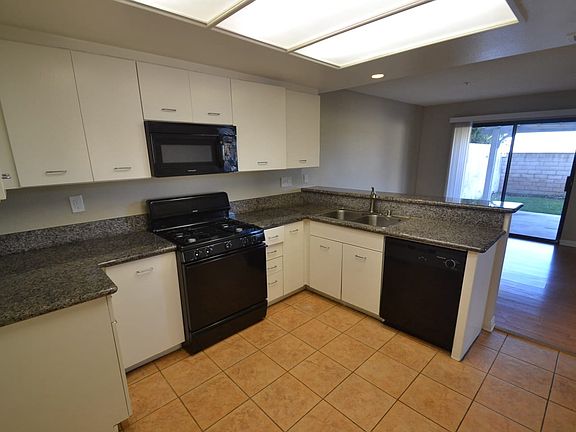 4th image of 6566 Pacifica Ave