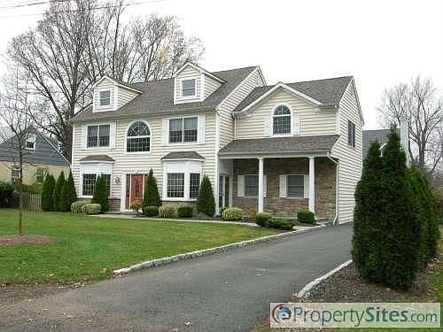 2nd image of 1113 Irving Ave
