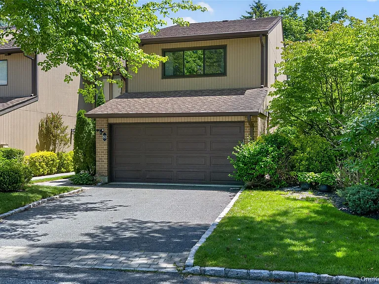 60 Wimbledon Dr #60 — Photo 2