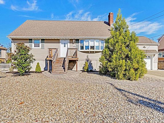 4th image of 2121 Glenwood Dr