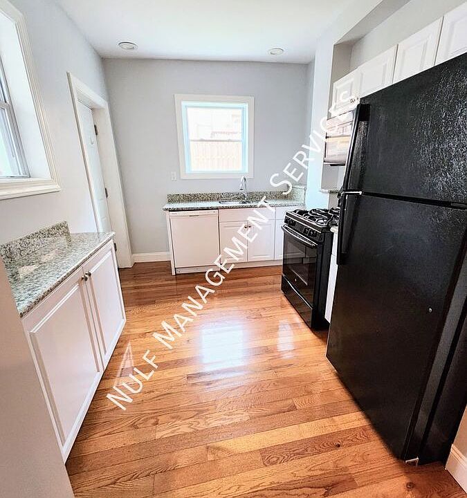 1st image of 323 37th St APT 1