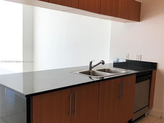 5th image of 1750 N Bayshore Dr APT 2012