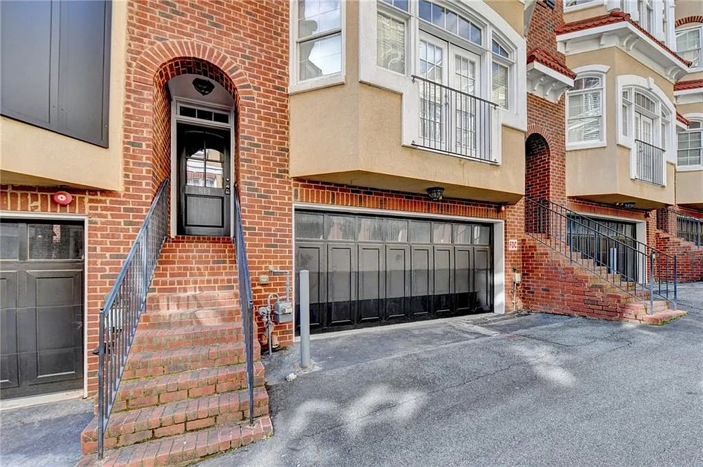 3 bed, 3.5 bath, 1860 sqft, $3,950 — Photo 3
