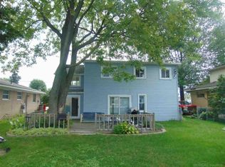 45753 Edgewater Dr, Chesterfield, MI 48047