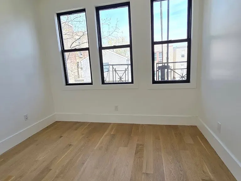 50 Grace St #2L — Photo 6