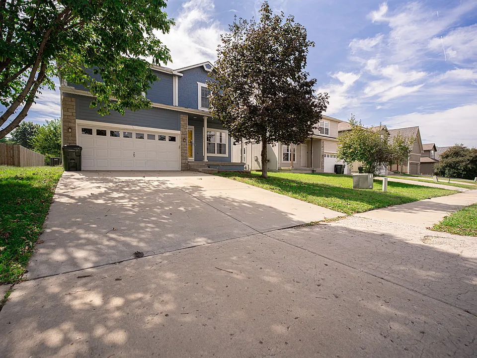1011 Tamarisk Dr
