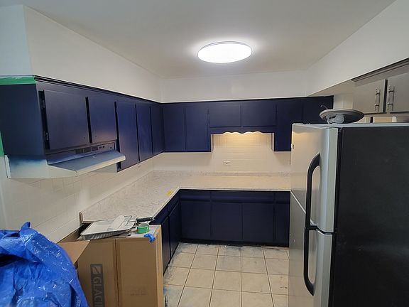 3rd image of 6241 N Northwest Hwy APT 102