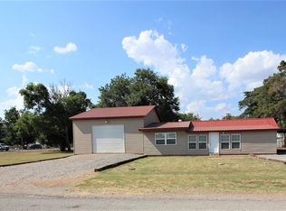 607 NW Pecan Ave, Cache, OK 73527