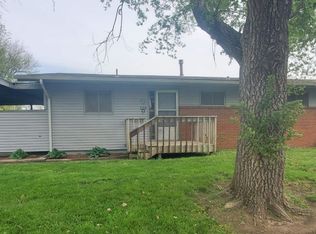 1328 SW Clearview Ln, Topeka, KS 66619