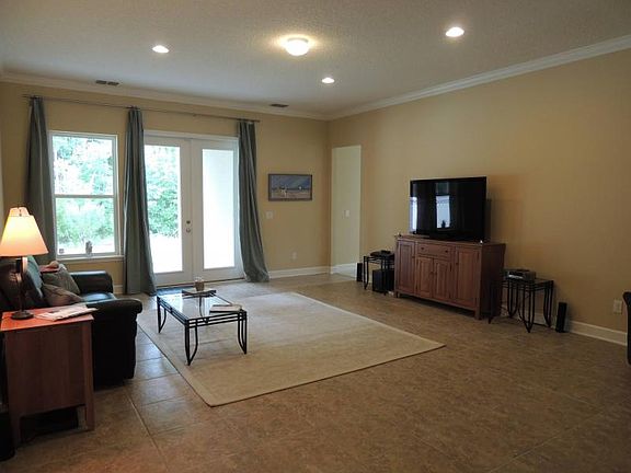 4th image of 1656 Fenton Ave