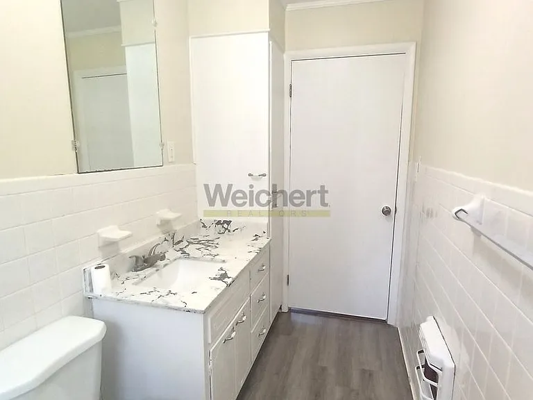 809 Thomas St — Photo 12