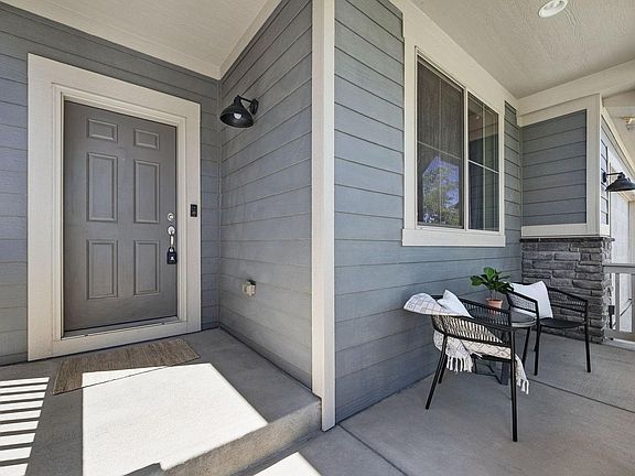 3rd image of 4097 Mandall Lakes Dr