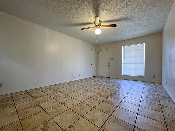 4th image of 521 Karen Dr