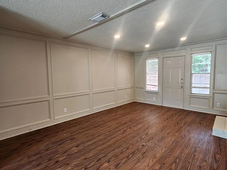 2900 Lovell Dr #B — Photo 2