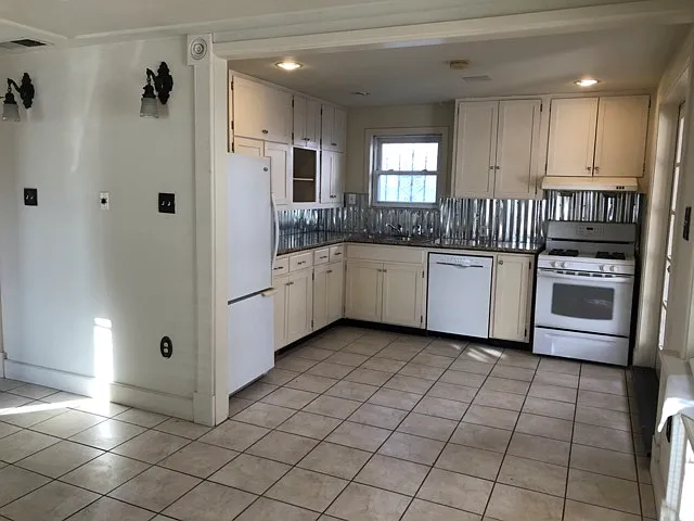 Spectacular 1 Bedroom Casita Near UNM - in Gorgeous, Private Compound — Photo 20