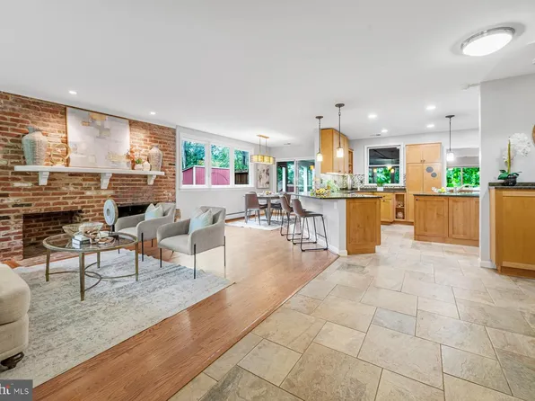 6202 W Halbert Rd, Bethesda, MD 20817