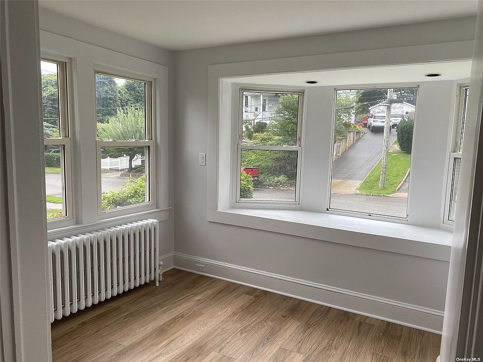 52 Summers St Oyster Bay NY Zillow