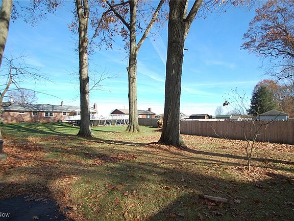 3rd image of 2424 Lyon Blvd