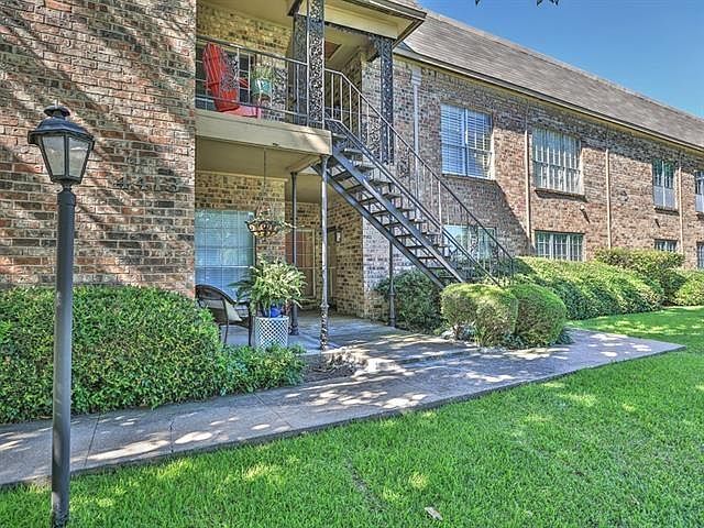 2nd image of 4413 Bellaire Dr S APT 106