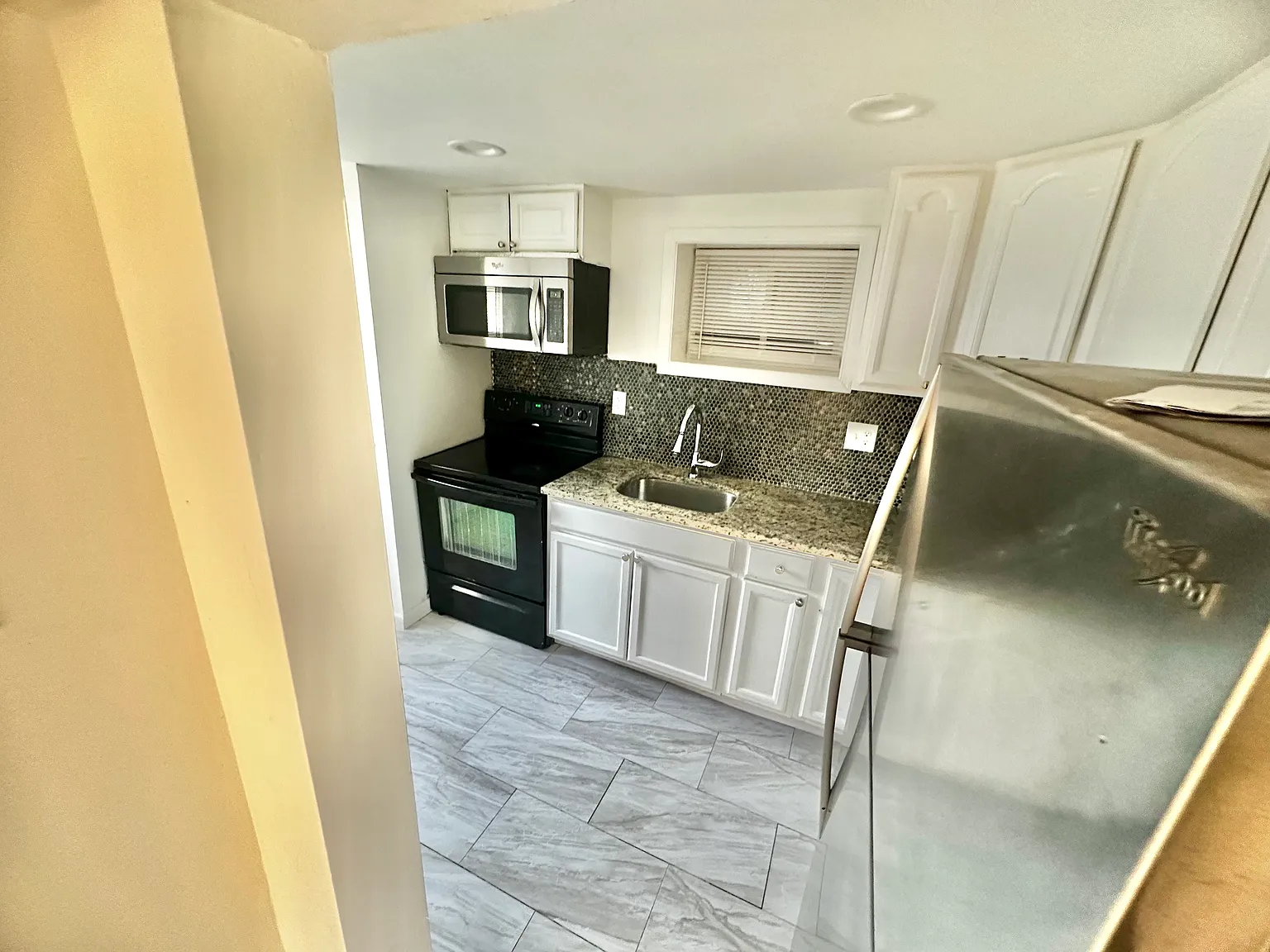2 bed, 1100 sqft, $1,850 — Photo 3