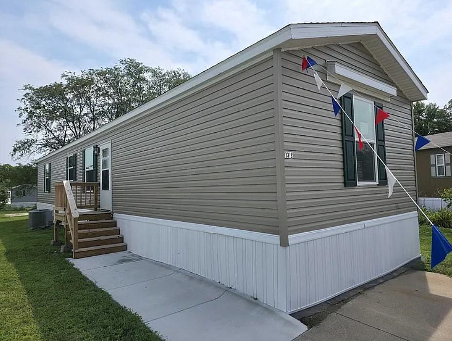 1st image of 1312 W Harbour