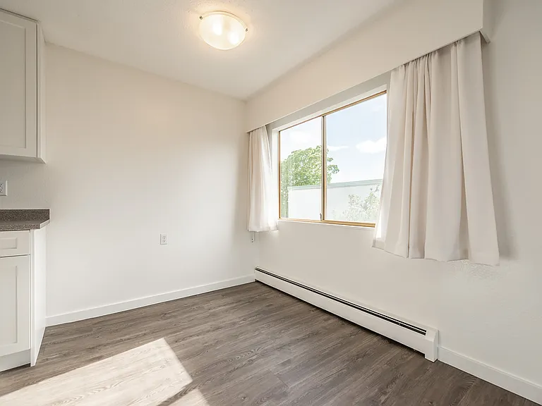 1144 Rockland Ave — Photo 21