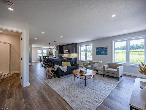 2nd image of 71 Hunter Dr S