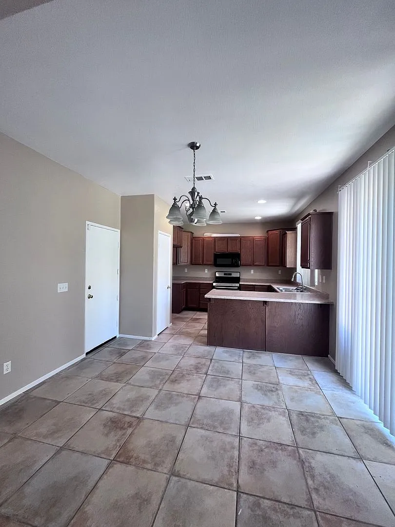 Yucaipa Home Located in Chapman Heights Community — Photo 4