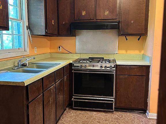 5th image of 3353 W Victory Ct