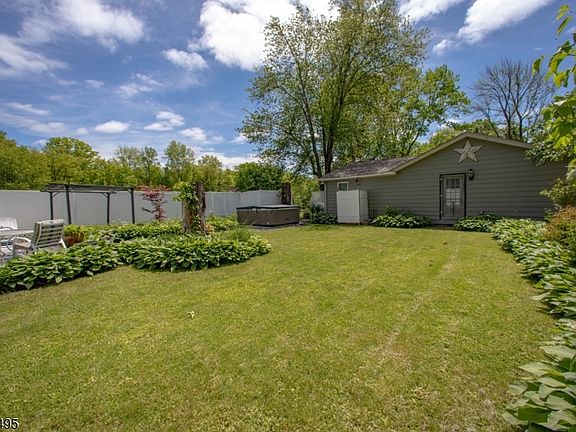 2nd image of 76 Glen Rd