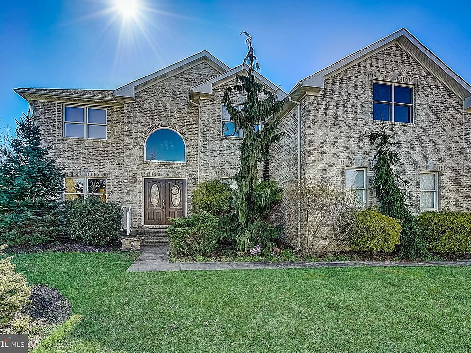 2nd image of 1 Fountain View Dr W