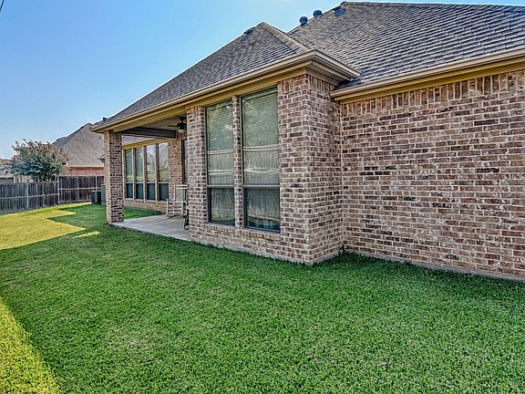 3rd image of 3303 Vista Lake Cir