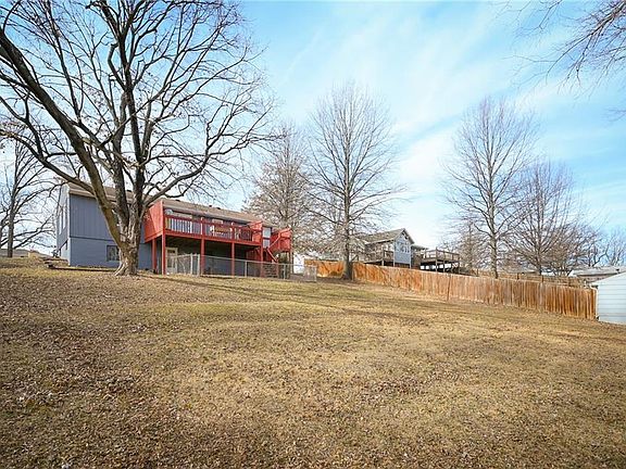 4th image of 1513 Lake Rd