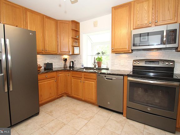 3rd image of 2800 Highlands Ln