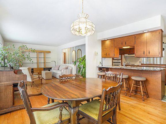 2nd image of 1681 Lockhart Dr NW