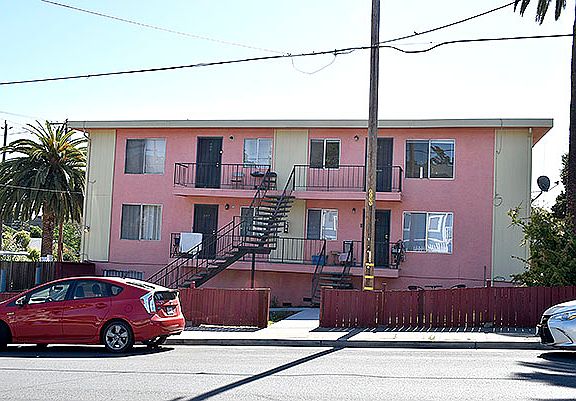 3rd image of 902 Santa Clara St