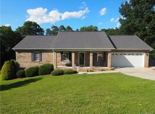 5126 Mill Pond Dr, Conover, NC 28613