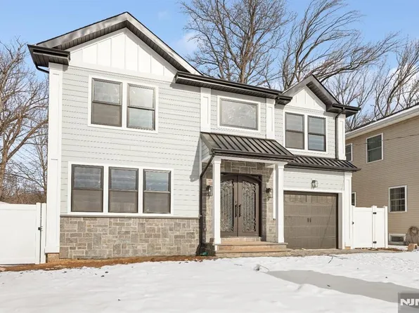 41 Glenwood Dr N, Bergenfield, NJ 07621