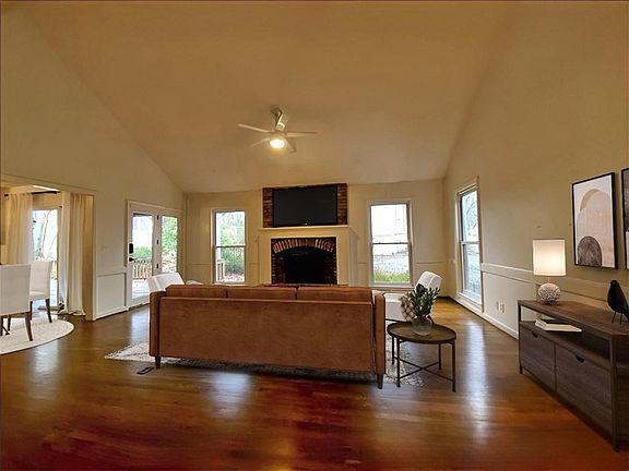 3rd image of 10631 W 109th St