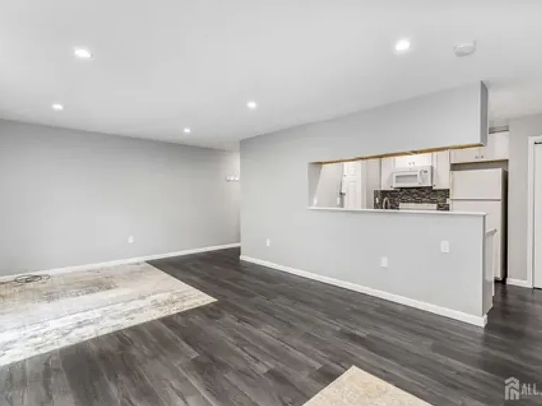 42 Norwich Pl — Photo 21