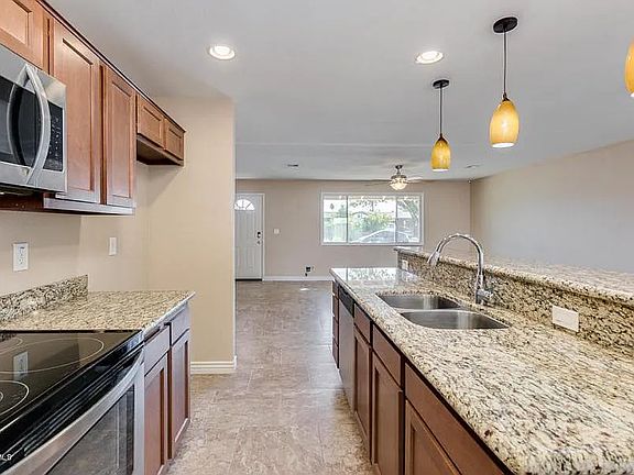 3rd image of 1116 W Heather Dr