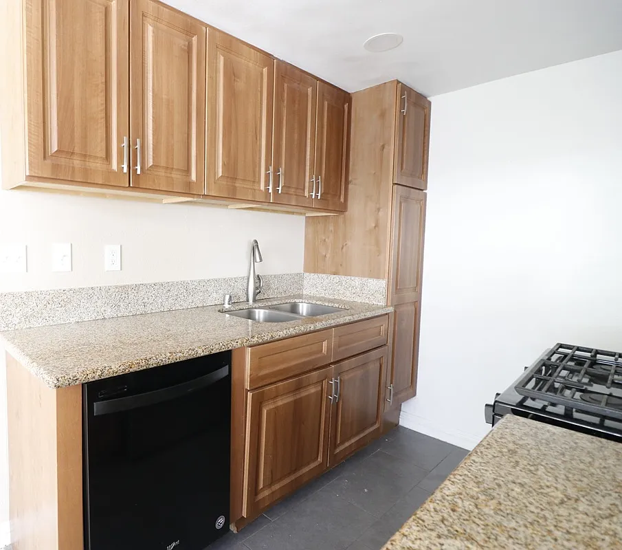13576 Algonquin Rd — Photo 3