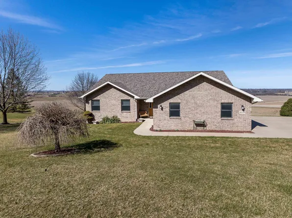 10539 Jordan Ln, Dubuque, IA 52003