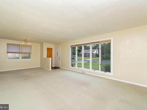 4th image of 6 Sunset Dr